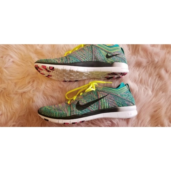 Nike Free TR Fly Knit Women's Running Shoes - Picture 2 of 8